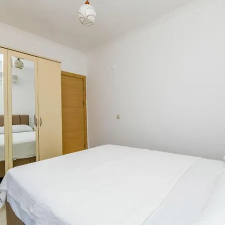 Rent Your Own Luxury With 2 Bedrooms, Bodrum 1004